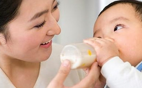 婴幼儿换奶粉的正确方式!